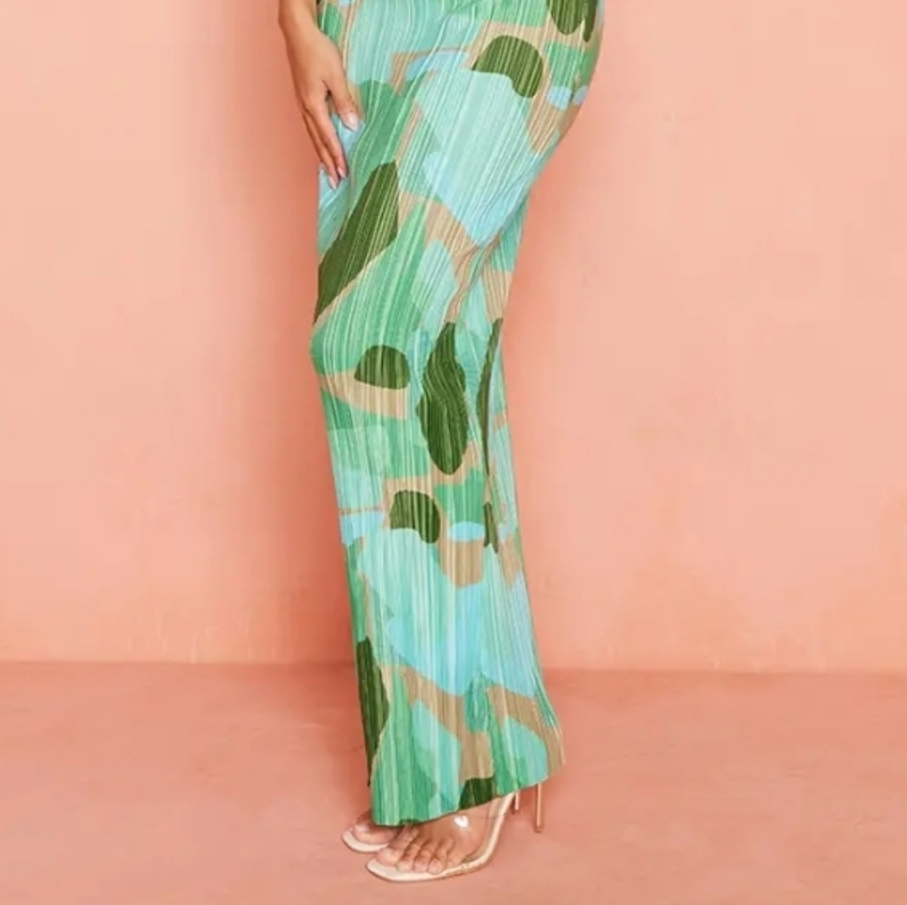 ABSTRACT SHAPES PATTERN PLEATED MAXI SUMMER DRESS - Picture 3 of 7